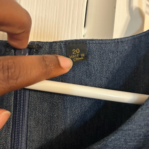 Women’s Flowered Pattern Texture Jean Midi Dress - Picture 2 of 2